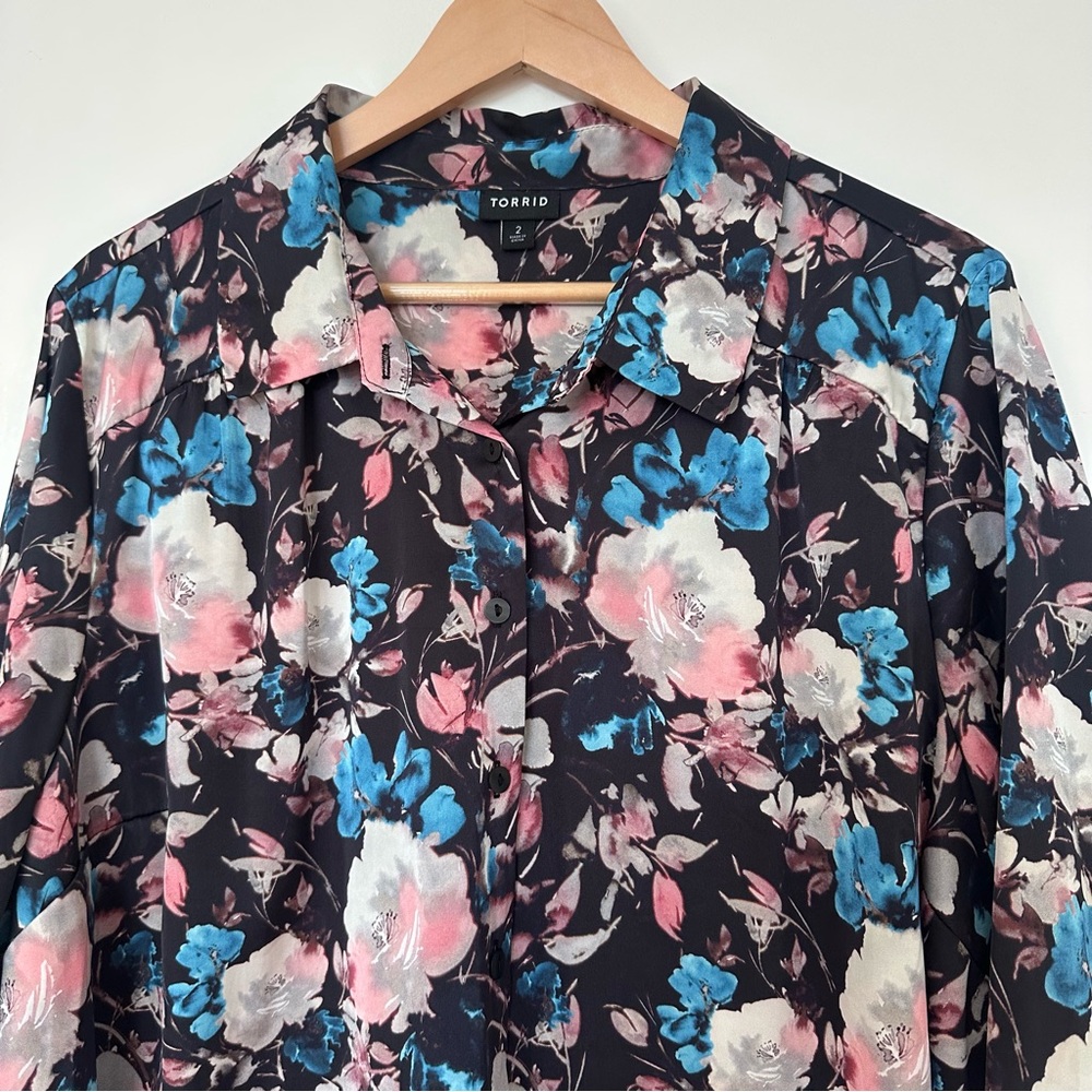 Torrid Black Floral Button-Up Blouse